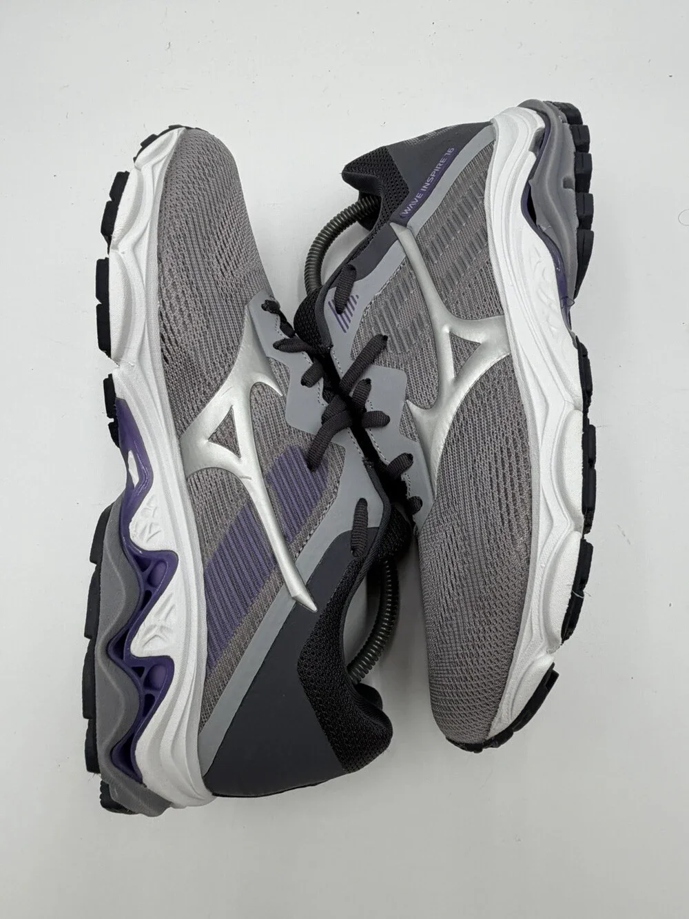 Mizuno Wave Inspire 16 Women's Size 10 Running Shoes Gray Silver Purple Mesh